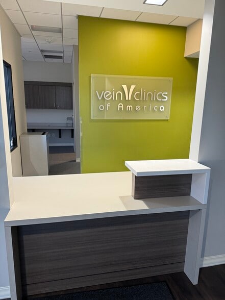 More Photos Of 100 Prairie Center Dr, Eden Prairie Unknown For Lease