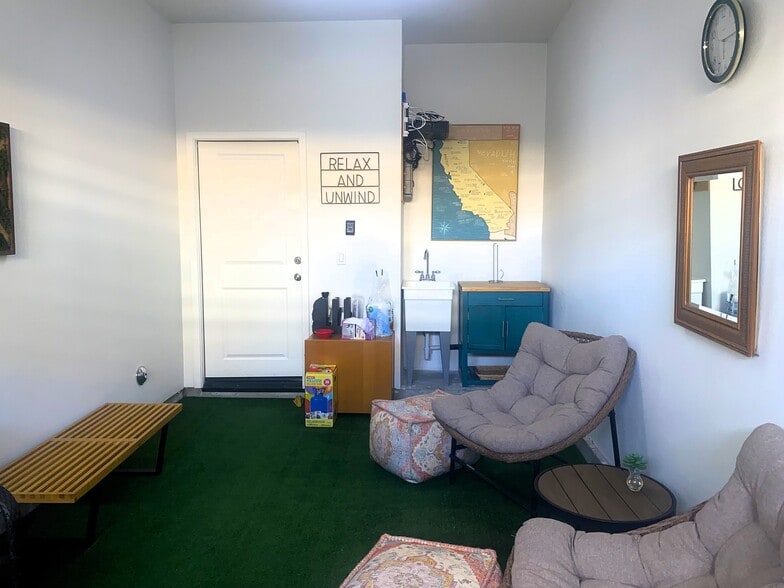 More Photos Of 202 Village Commons Blvd, Camarillo Storefront Retail Residential For Sale