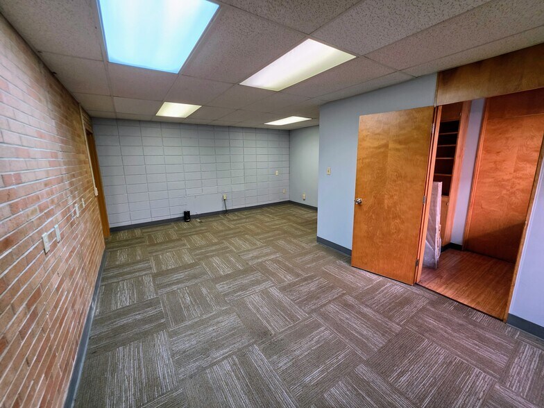 More Photos Of 1848-1850 W Galbraith Rd, Cincinnati Office For Sale