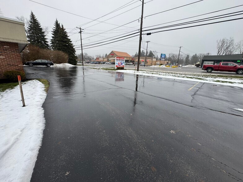 More Photos Of 8828 Main St, Buffalo Freestanding For Lease