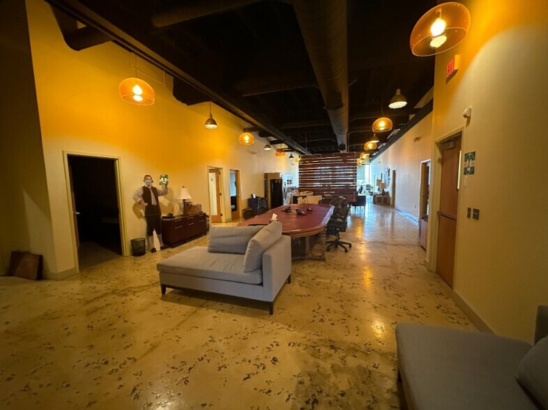 More Photos Of 22840 Woodward Ave, Ferndale Storefront Retail Office For Lease
