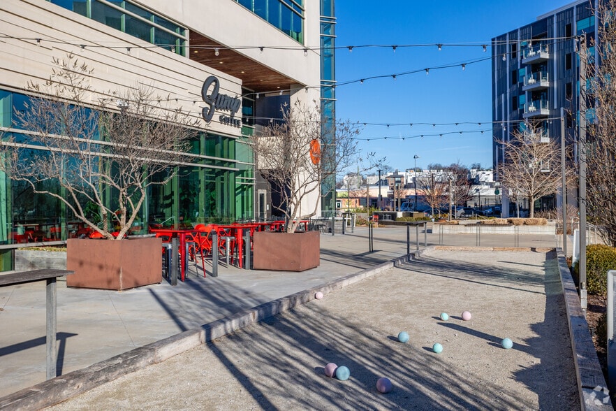 More Photos Of 8 City Blvd, Nashville Office For Lease