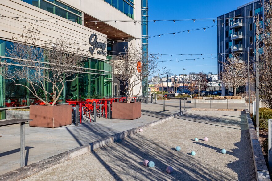 More Photos Of 8 City Blvd, Nashville Office For Lease