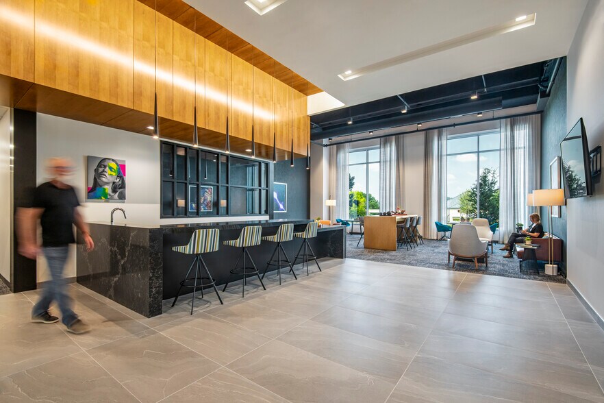 More Photos Of 950 W Bethany Dr, Allen Office For Lease