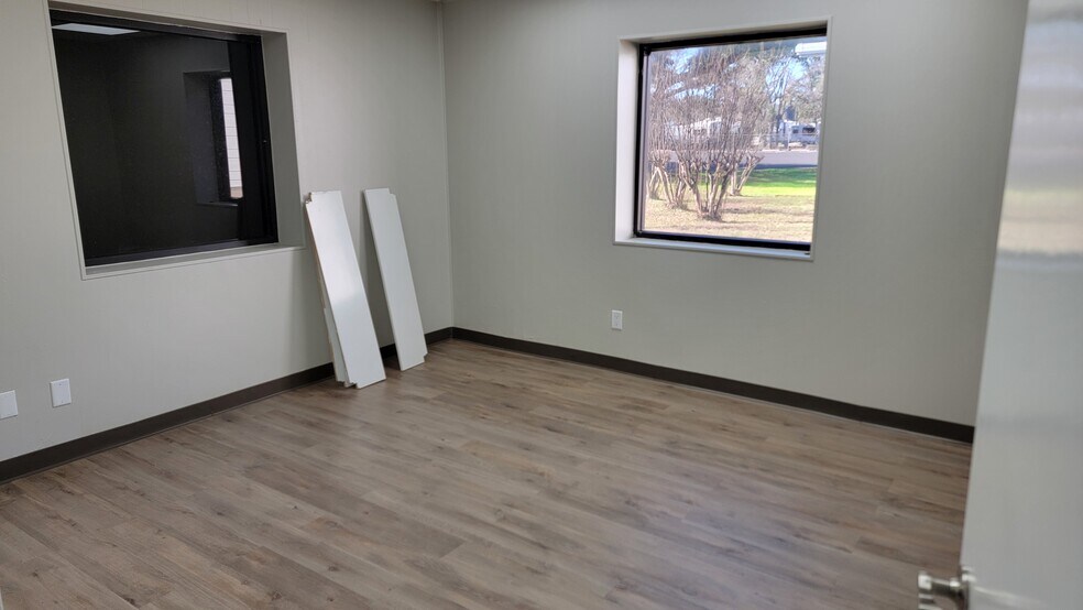 More Photos Of 600 S Loop 485, Gladewater Manufacturing For Lease