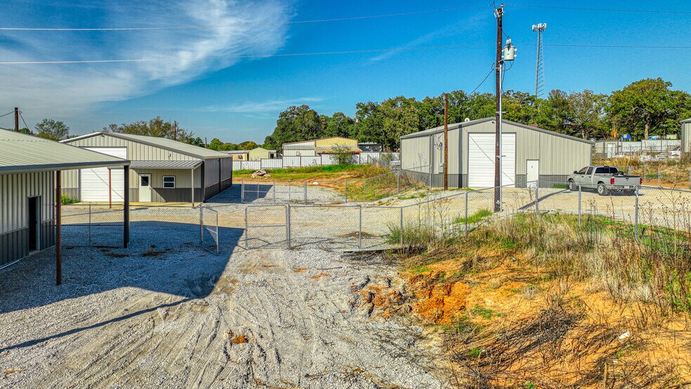More Photos Of 11955 N FM 730, Azle Warehouse For Lease