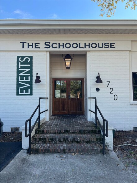 More Photos Of 720 Magnolia Rd, Charleston Office For Lease