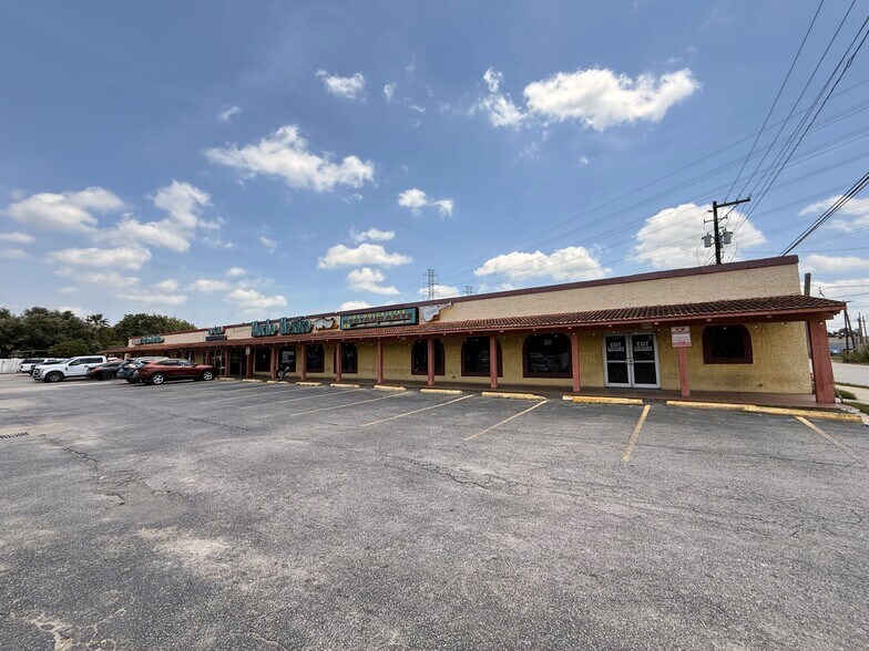 Primary Photo Of 1310-1312 N Wayside Dr, Houston Restaurant For Lease
