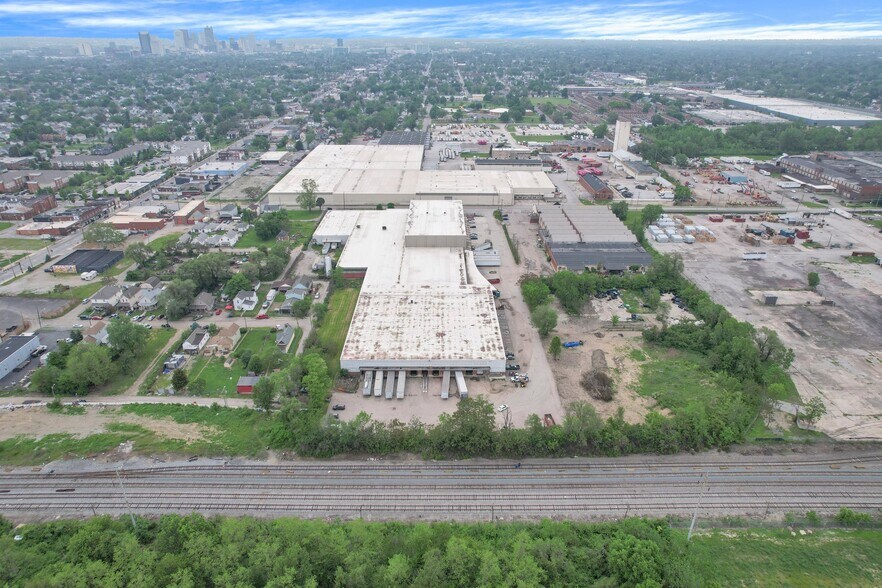 More Photos Of 521 Marion Rd, Columbus Warehouse For Sale