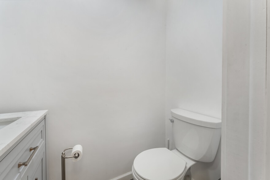 More Photos Of 22 Glenwood Ave, Jersey City Office Residential For Lease