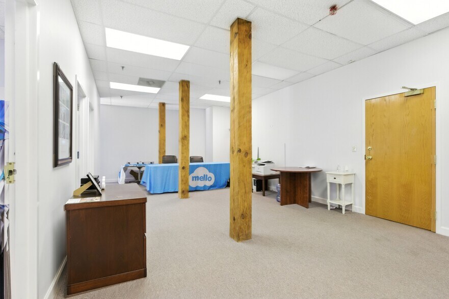 More Photos Of 5-7 Market Sq, Amesbury Loft Creative Space For Lease