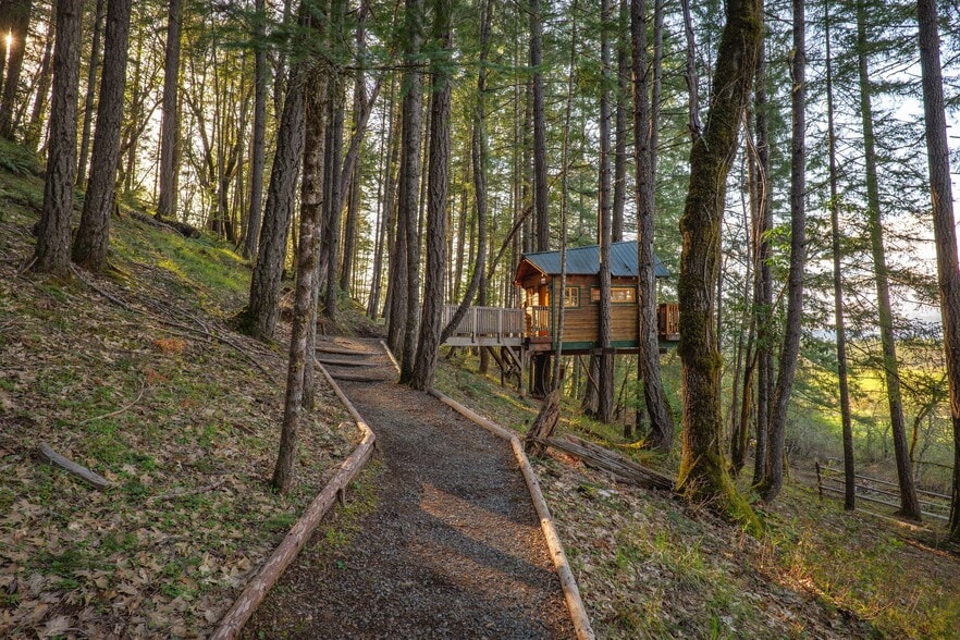 More Photos Of 3305 Dick George Rd, Cave Junction Hospitality For Sale