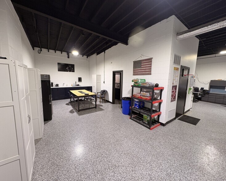 More Photos Of 1808 S Anthony Blvd, Fort Wayne Unknown For Lease