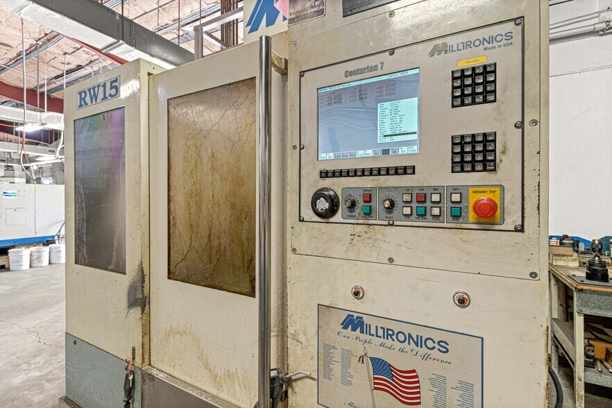 More Photos Of 1031 NE 16th St, Ocala Manufacturing For Sale