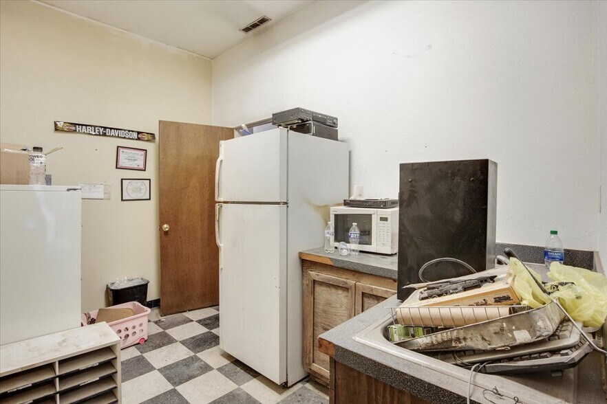 More Photos Of 2100 Bosque Farms Blvd, Peralta Auto Repair For Sale