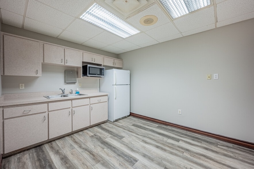 More Photos Of 801 N Bay st, Eustis Medical For Sale