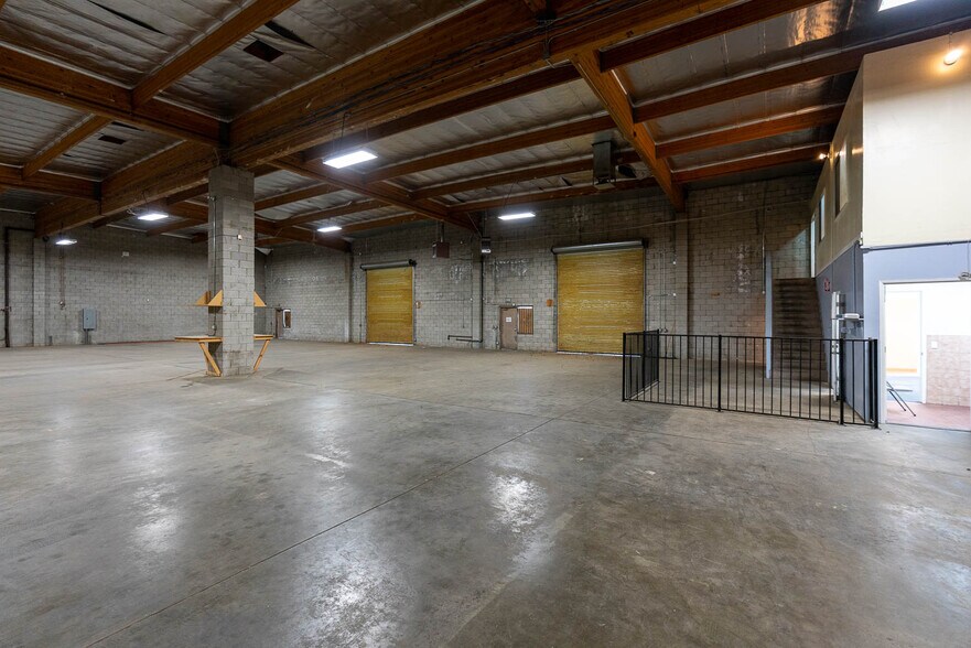 More Photos Of 39360 3rd St E, Palmdale Warehouse For Sale