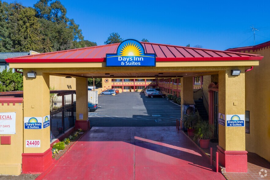 More Photos Of 24400 Mission Blvd, Hayward Hotel For Sale