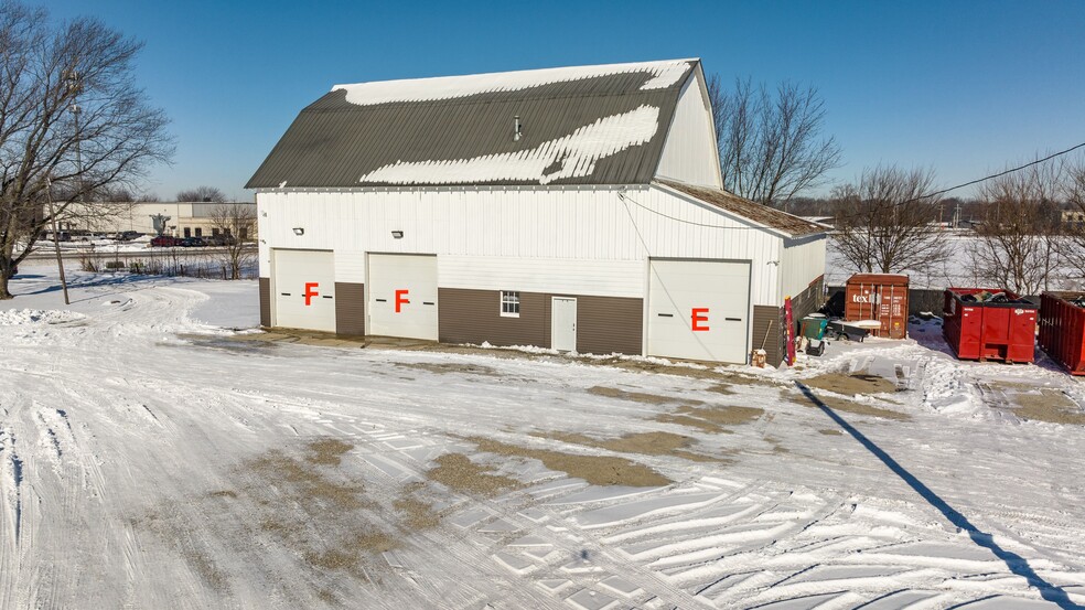 More Photos Of 8758 IN-9, Pendleton Light Manufacturing For Sale