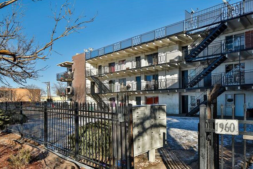 More Photos Of 1960 Dallas St, Aurora Apartments For Sale
