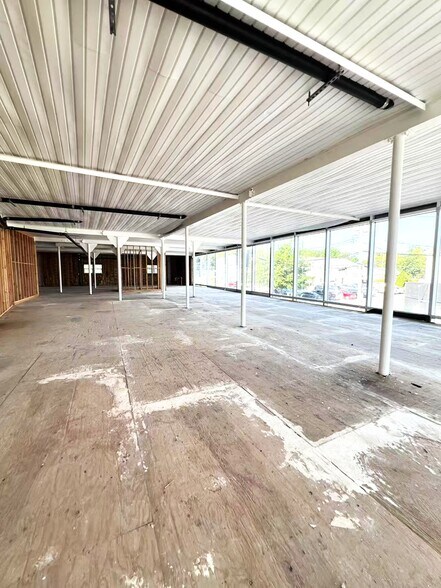 More Photos Of 115 E Main St, Smithtown Storefront For Sale