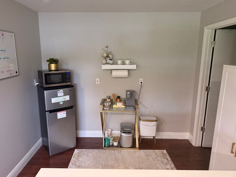 More Photos Of 31081-31089 US Hwy 19 N, Palm Harbor Office For Lease