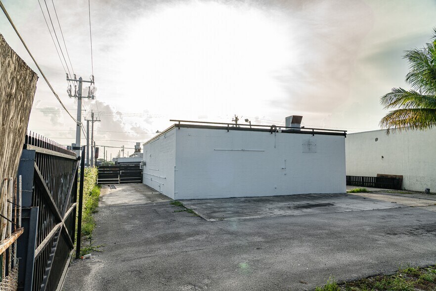 More Photos Of 5201 NW 36th Ave, Hialeah Light Manufacturing For Lease