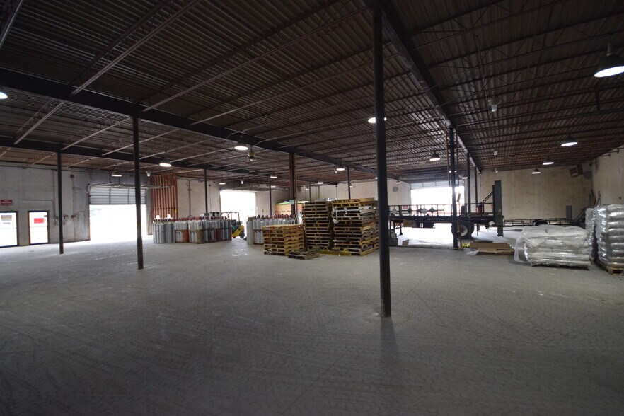 More Photos Of 197 S Redmond Rd, Jacksonville Warehouse For Lease