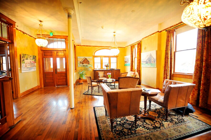 More Photos Of 40 SE Heimrich St, Dufur Hotel For Sale