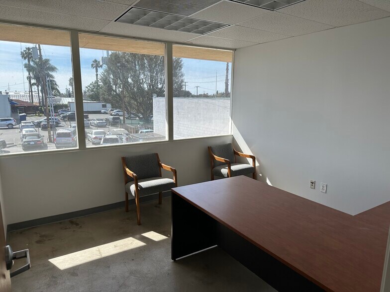 More Photos Of 1104-1106 E 17th St, Santa Ana General Retail For Lease