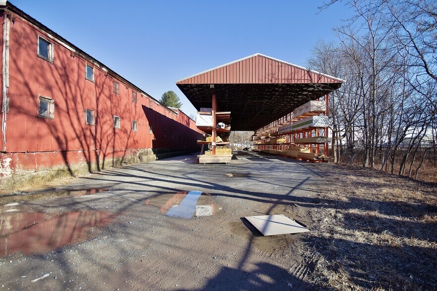 More Photos Of 24 Sands Station Rd, Middletown Freestanding For Sale