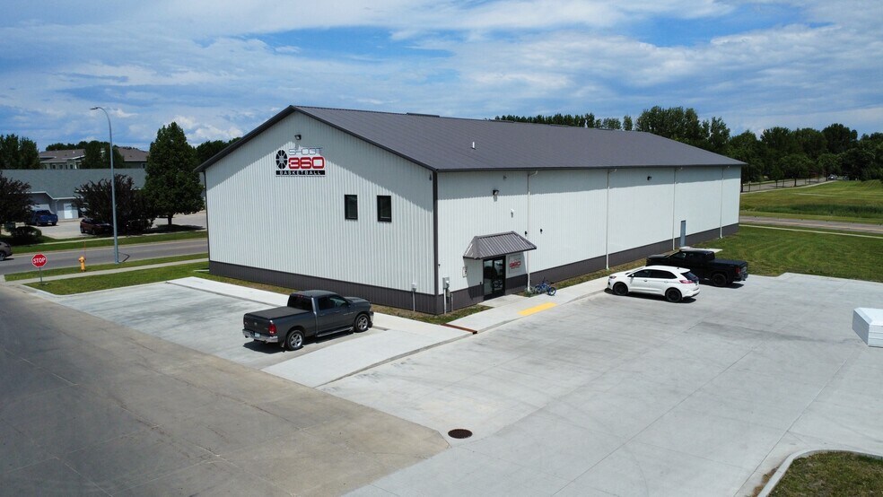 Primary Photo Of 1155 40th Ave S, Grand Forks Sports And Entertainment For Sale
