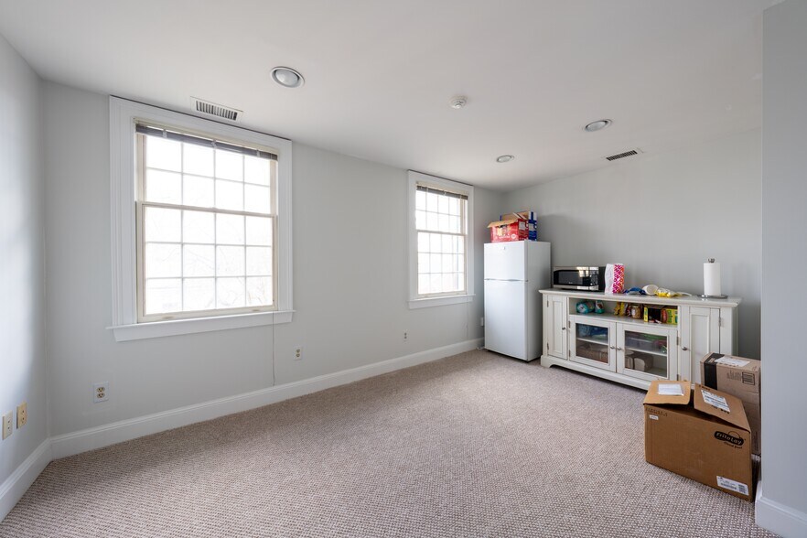 More Photos Of 21 Cochituate Rd, Wayland Office For Lease