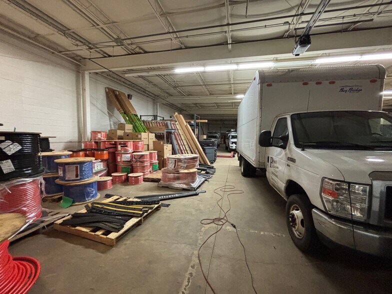 More Photos Of 4854-4864 S 10th St, Milwaukee Showroom For Lease