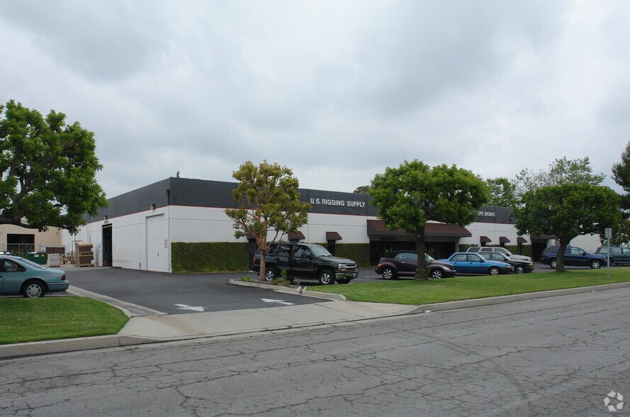 More Photos Of 4001 W Carriage Dr, Santa Ana Manufacturing For Sale