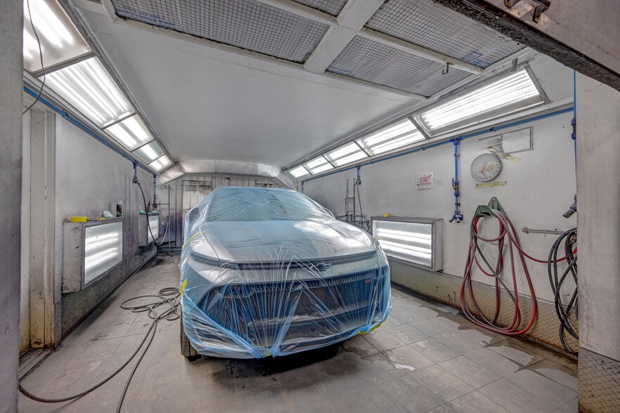 More Photos Of 11 Rue Notre-Dame, Berthierville Manufacturing For Sale