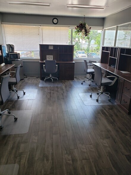 More Photos Of 55 Leeson Dr, Chatham Truck Terminal For Sale