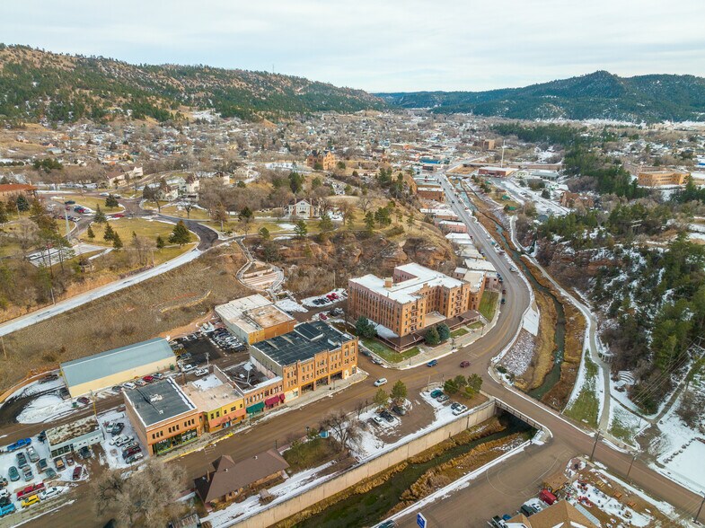 More Photos Of 603 N River St, Hot Springs Hotel For Lease