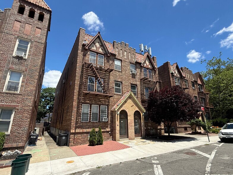 More Photos Of 8161 Woodhaven Blvd, Glendale Apartments For Sale