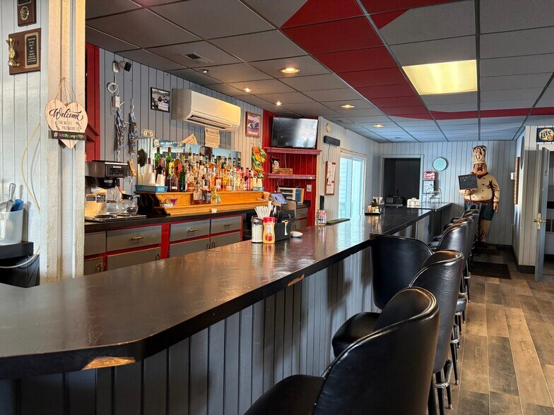 More Photos Of 1040 S Wayne St, Saint Marys Restaurant For Sale