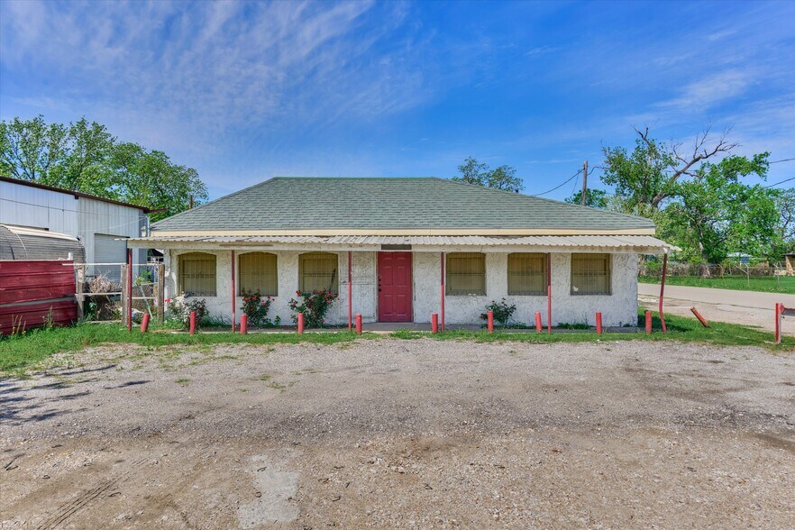 More Photos Of 10935 Aldine Westfield Rd, Houston Bar For Sale