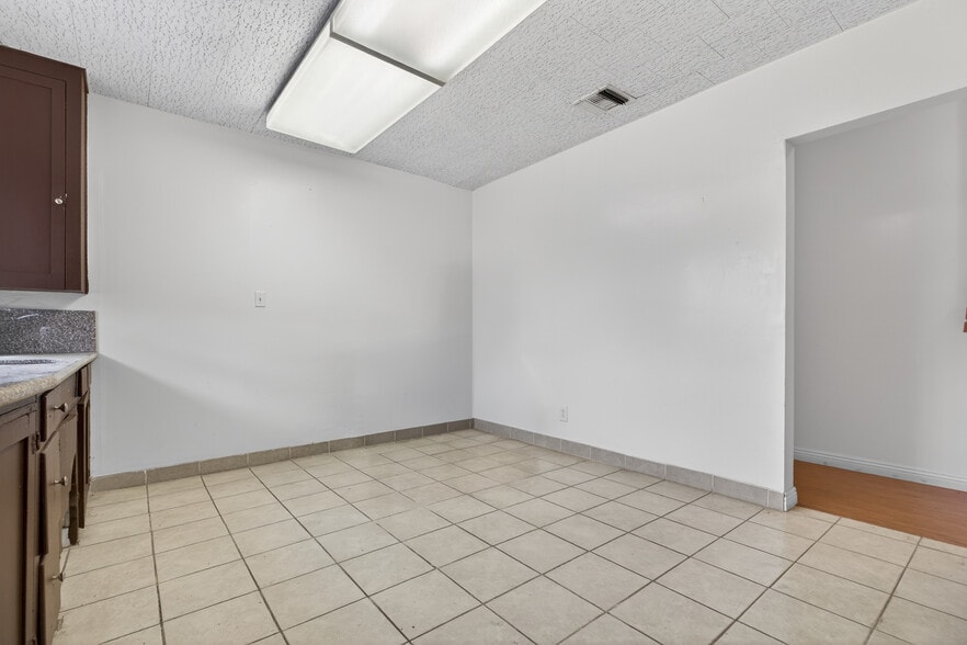 More Photos Of 4160 Verdugo Rd, Los Angeles Office For Lease