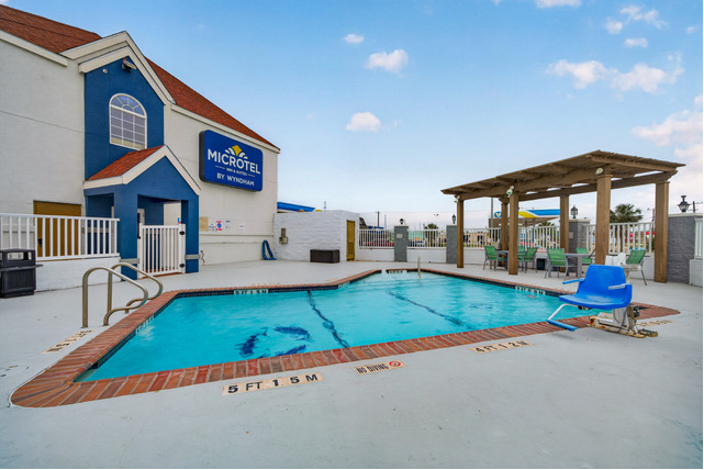 More Photos Of 355 E Goodnight Ave, Aransas Pass Hotel For Sale