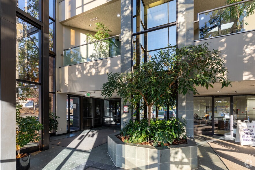 More Photos Of 3021 Lorna Rd, Birmingham Medical For Lease