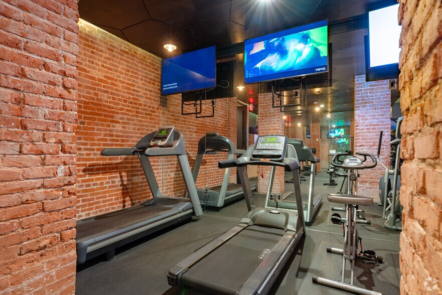 More Photos Of 5529-5533 Hollywood Blvd, Los Angeles Apartments For Lease