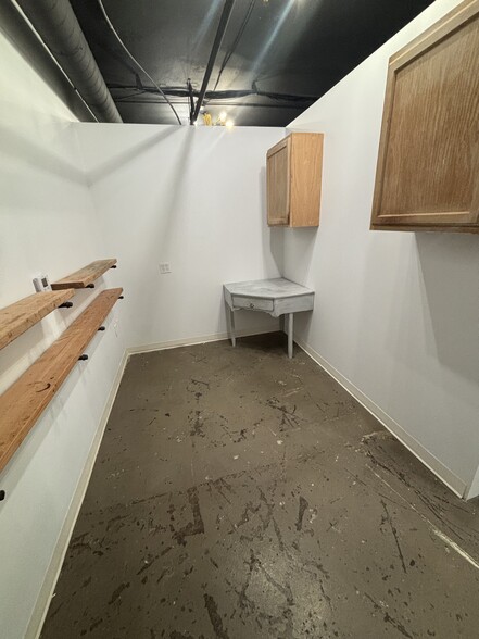 More Photos Of 3829-3835 Main St, Kansas City Apartments For Lease