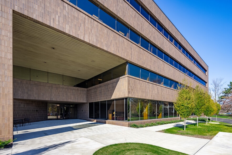 More Photos Of 6060 Rockside Woods Blvd, Independence Office For Lease