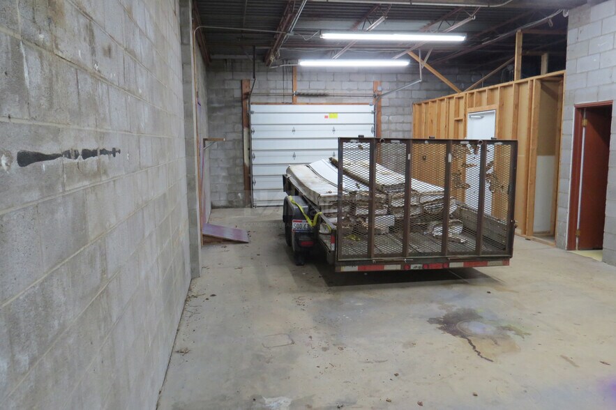 More Photos Of 675-685 High Grove Blvd, Akron Warehouse For Lease