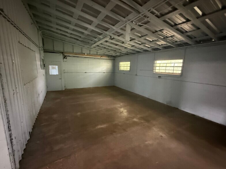 More Photos Of 4141 NW 6th St, Gainesville Warehouse For Lease