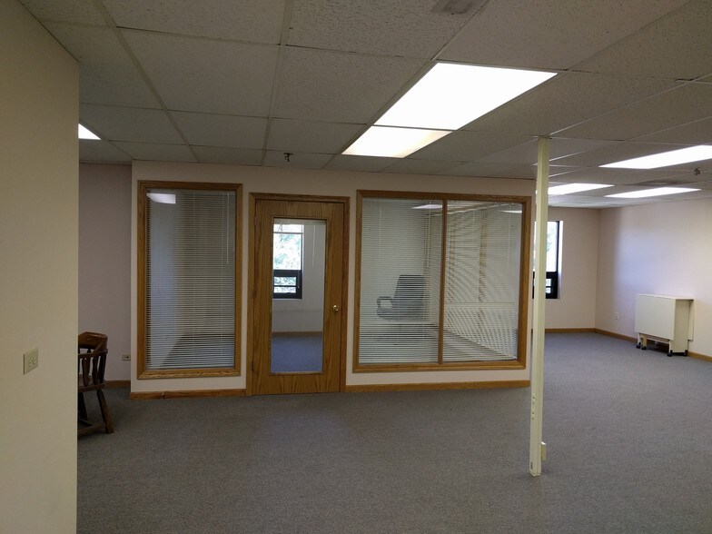 More Photos Of 400 N Schmidt Rd, Bolingbrook Office For Lease